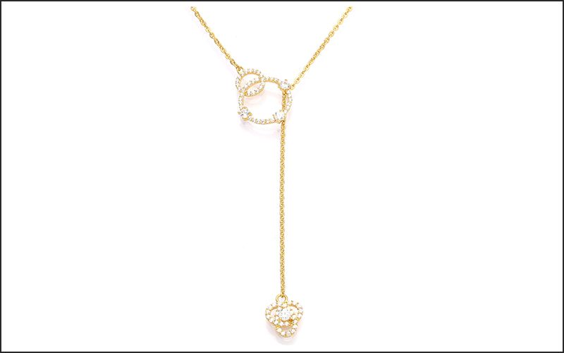 Dây chuyền gồm hai hình tròn đan xen với nhau và dây chuỗi nhẹ nhàng